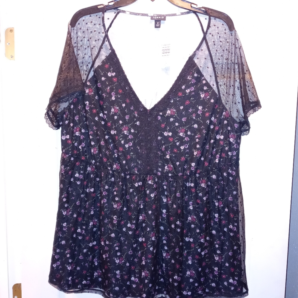 TORRID Sz 2 floral and mesh shirt